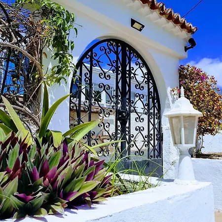 Willa Louvain Cabo Blanco